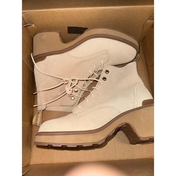 size 8.5 women’s Sorel Hi-Line Heel Lace in Bleached Ceramic/Caribou Buff - Picture 1 of 9